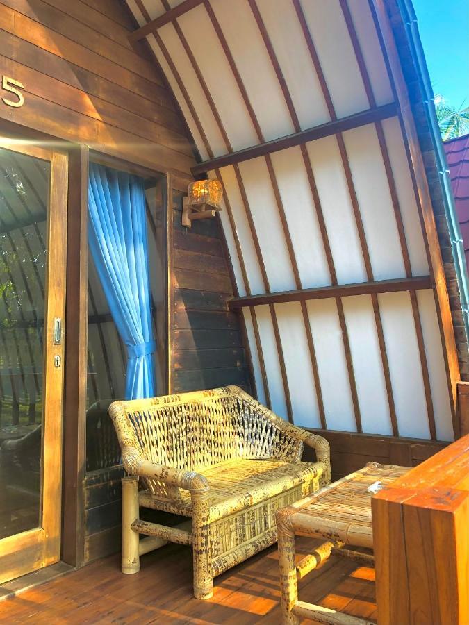 Blue Moon Meno Hotel Gili Meno Exterior foto