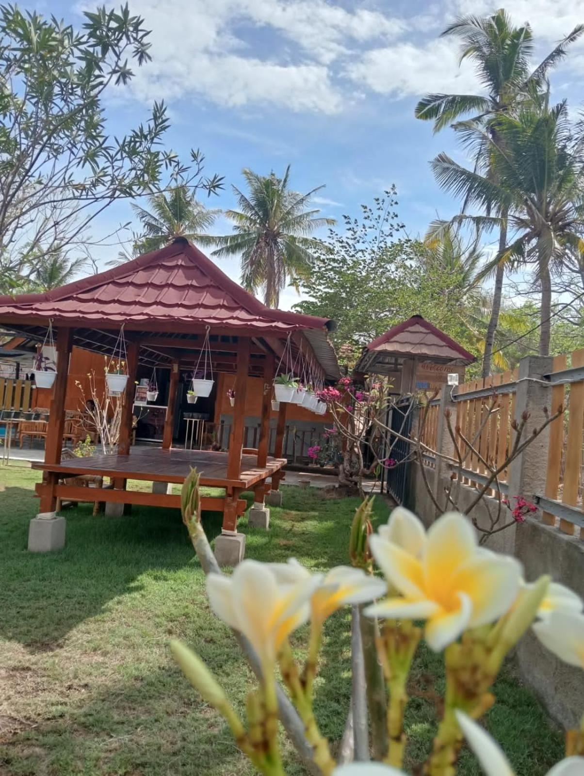 Blue Moon Meno Hotel Gili Meno Exterior foto