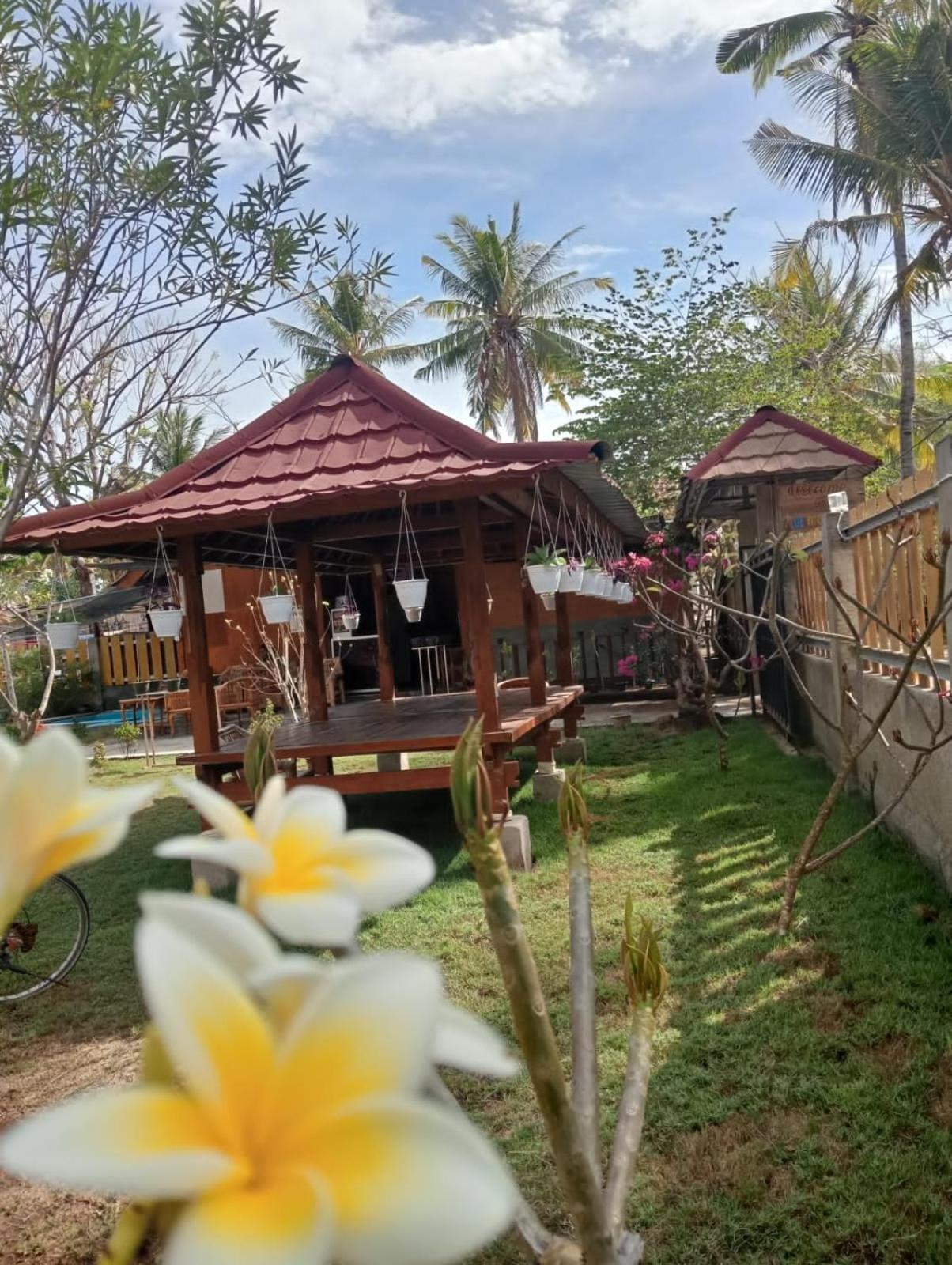 Blue Moon Meno Hotel Gili Meno Exterior foto