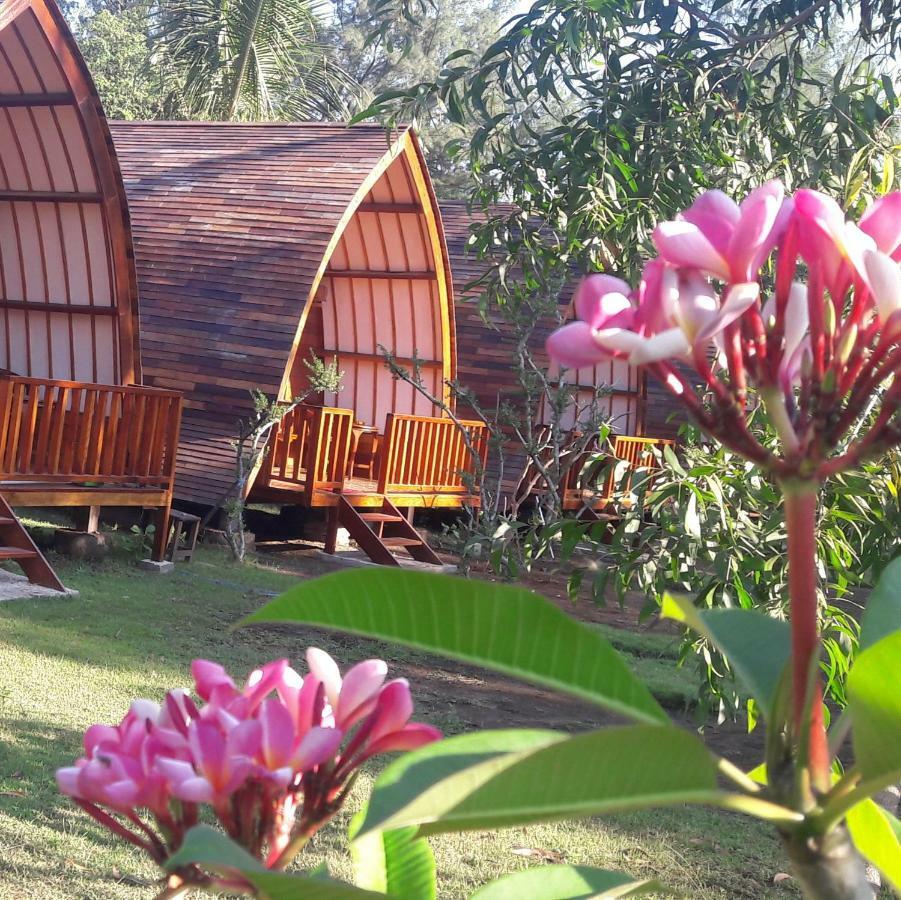 Blue Moon Meno Hotel Gili Meno Exterior foto
